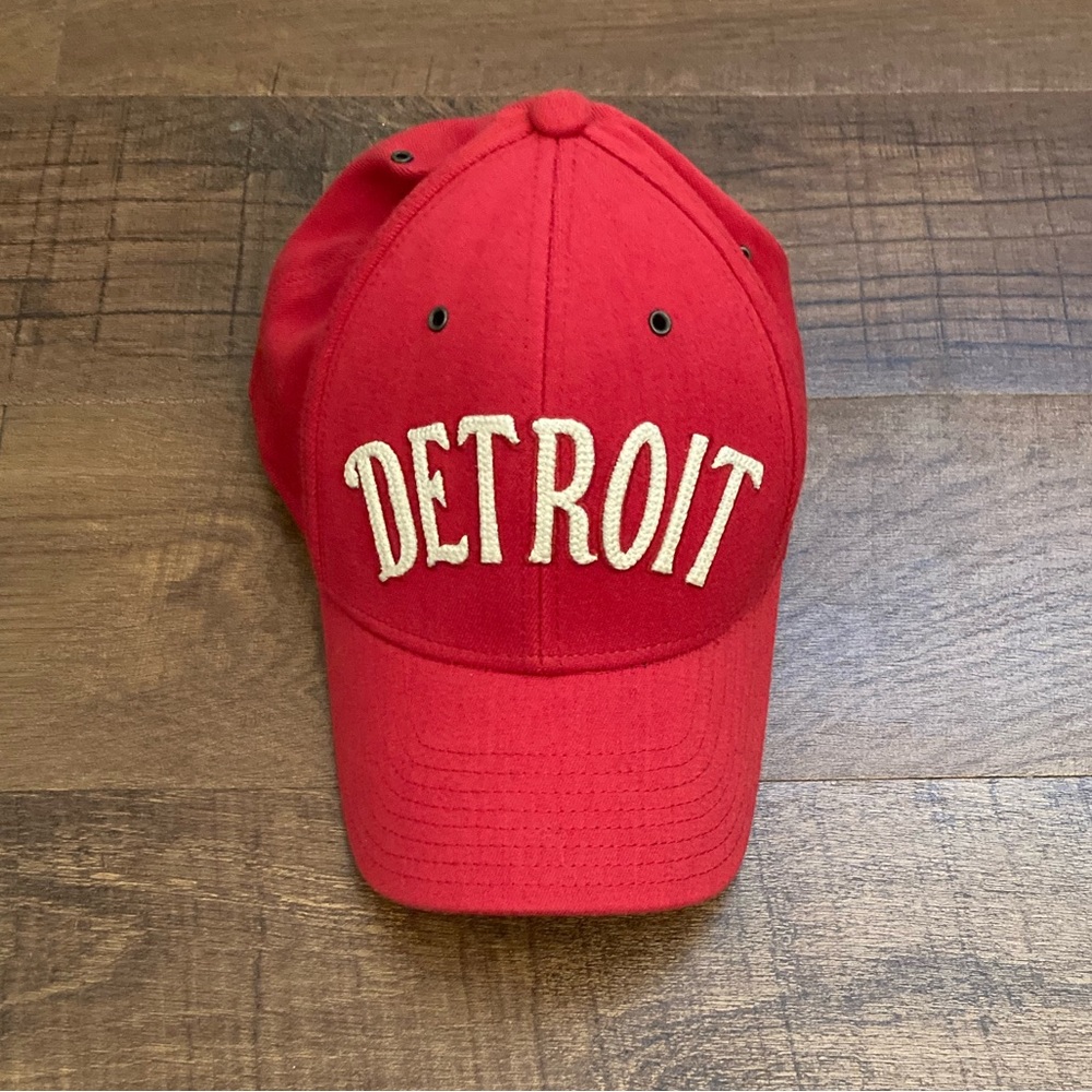 Vintage CCM Detroit Red Wings Hat Cap Fitted NHL Hockey Size L/XL